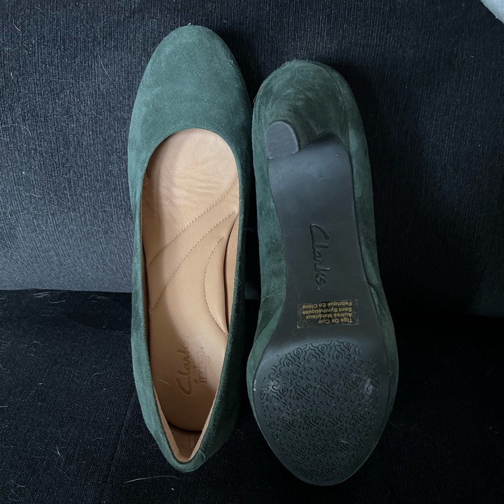 Clarks Women's Dark Green Suede Comfort Flats
